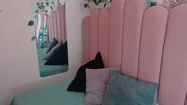 Snapshot of emily_34_ chatting on February 2026 04:34:02 PM emily 34 online show from February 2026 04:34:02 PM