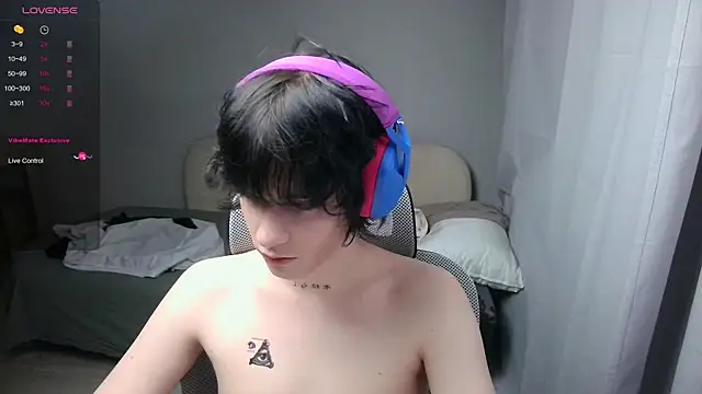 LeonBoykisser online show from February 2026 12:23:02 PM