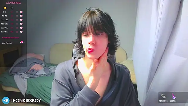 Snapshot of LeonBoykisser chatting on March 2026 08:25:01 PM LeonBoykisser online show from March 2026 08:25:01 PM