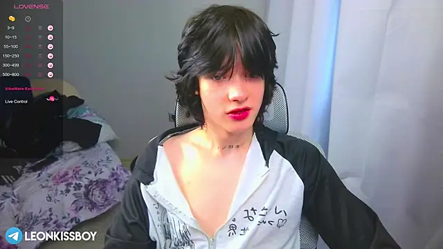 Snapshot of LeonBoykisser chatting on March 2026 08:04:01 AM LeonBoykisser online show from March 2026 08:04:01 AM