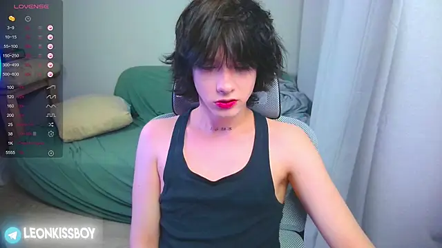 Snapshot of LeonBoykisser chatting on April 2026 02:36:01 PM LeonBoykisser online show from April 2026 02:36:01 PM