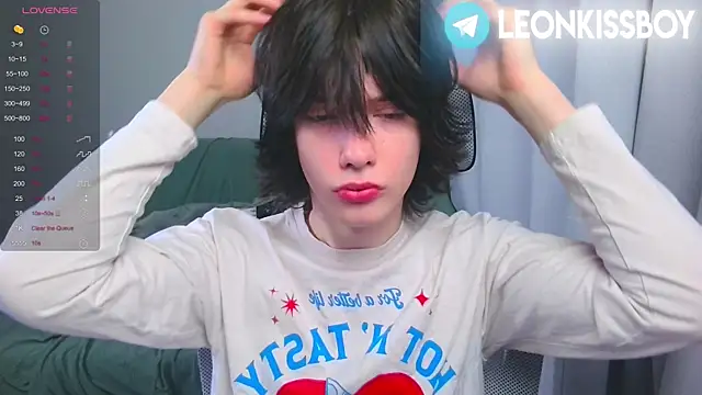 Snapshot of LeonBoykisser chatting on April 2026 07:07:01 PM LeonBoykisser online show from April 2026 07:07:01 PM