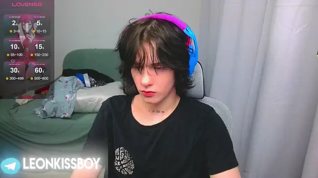 Snapshot of LeonBoykisser chatting on April 2026 04:14:01 PM LeonBoykisser online show from April 2026 04:14:01 PM