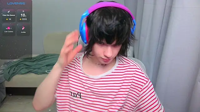Snapshot of LeonBoykisser chatting on April 2026 05:33:01 AM LeonBoykisser online show from April 2026 05:33:01 AM