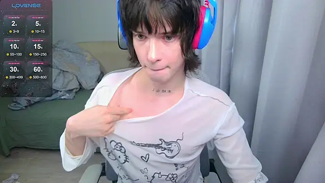 Snapshot of LeonBoykisser chatting on May 2026 10:55:02 AM LeonBoykisser online show from May 2026 10:55:02 AM