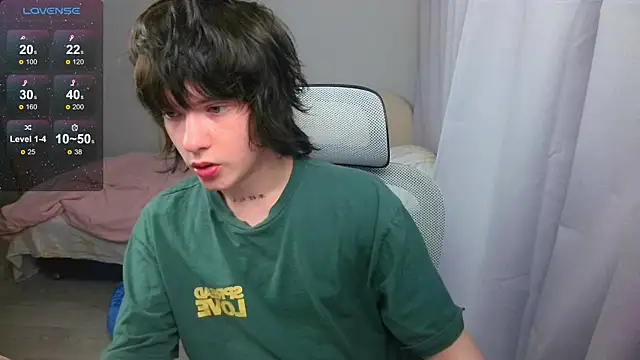 Snapshot of LeonBoykisser chatting on May 2026 05:07:02 PM LeonBoykisser online show from May 2026 05:07:02 PM