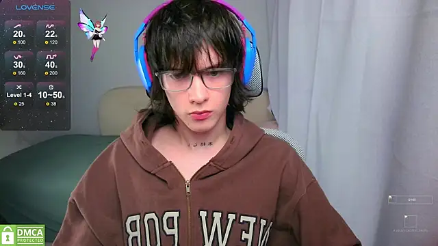 Snapshot of LeonBoykisser chatting on May 2026 10:23:02 AM LeonBoykisser online show from May 2026 10:23:02 AM