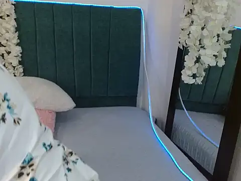 carolinacrus02 online show from January 2026 04:22:02 PM