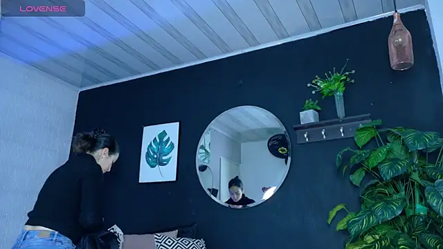 Noaah25  online show from April 2026 03:19:01 AM