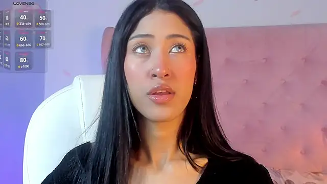 Snapshot of internett_sweetheart chatting on April 2026 05:19:01 AM internett sweetheart online show from April 2026 05:19:01 AM