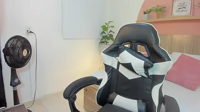 ivette swan online show from February 2026 12:21:01 PM