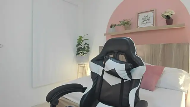 ivette swan online show from February 2026 12:28:01 PM