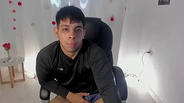 Snapshot of shooting_wilson chatting on February 2026 05:12:02 PM shooting wilson online show from February 2026 05:12:02 PM