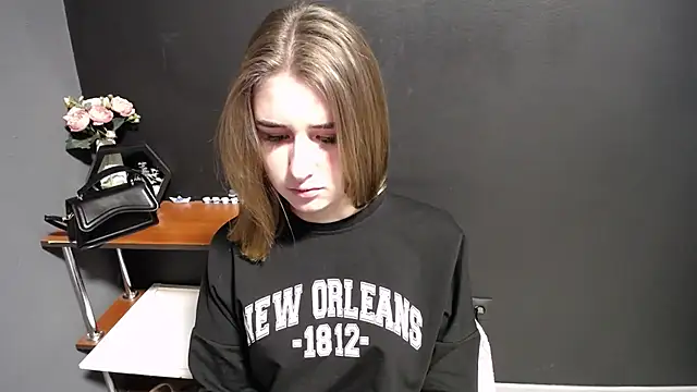 Sunny siren online show from February 2026 01:51:01 PM