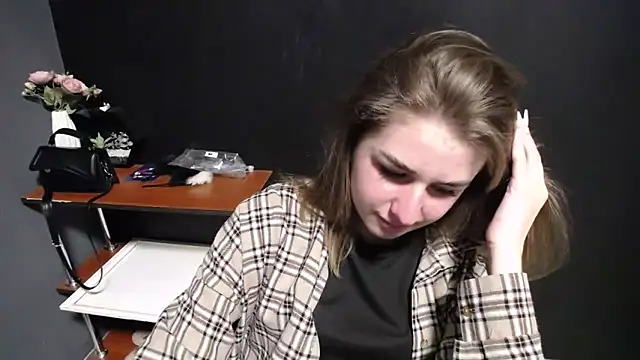 Snapshot of Sunny_siren chatting on May 2026 01:08:02 PM Sunny siren online show from May 2026 01:08:02 PM