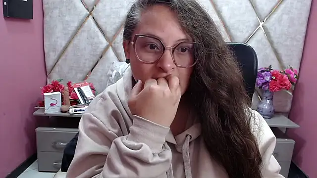 Snapshot of Sarah_Boobs_ chatting on February 2026 03:44:02 AM Sarah Boobs online show from February 2026 03:44:02 AM