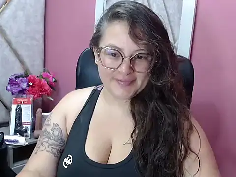 Snapshot of Sarah_Boobs_ chatting on February 2026 02:48:01 AM Sarah Boobs online show from February 2026 02:48:01 AM