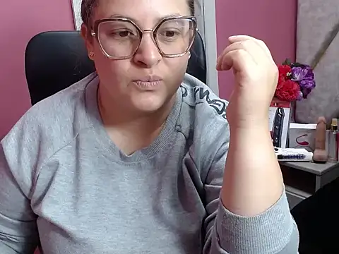 Snapshot of Sarah_Boobs_ chatting on February 2026 03:05:02 AM Sarah Boobs online show from February 2026 03:05:02 AM