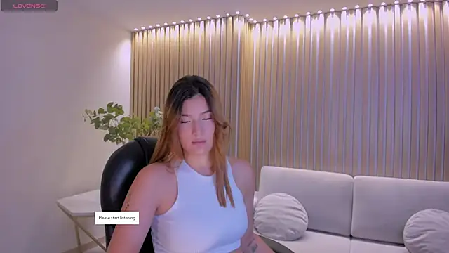 BellaThompsonX online show from May 2026 04:07:02 AM