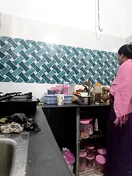 Hot-Tinaa online show from February 2026 02:33:01 AM