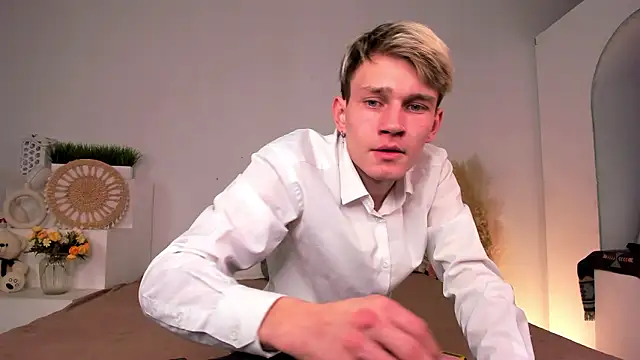 Snapshot of Volan_Starts chatting on February 2026 12:37:02 PM Volan Starts online show from February 2026 12:37:02 PM