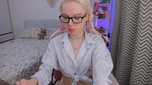 Mia WaterFall online show from February 2026 03:11:02 AM