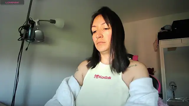 Snapshot of Yulian_Milf chatting on April 2026 08:06:02 AM Yulian Milf online show from April 2026 08:06:02 AM