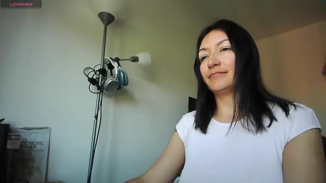 Snapshot of Yulian_Milf chatting on May 2026 09:17:02 AM Yulian Milf online show from May 2026 09:17:02 AM