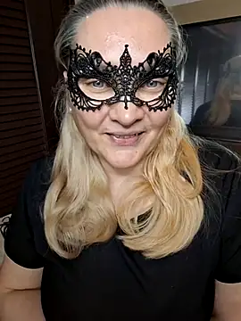 Snapshot of MaskedQueen77 chatting on May 2026 03:29:02 PM MaskedQueen77 online show from May 2026 03:29:02 PM