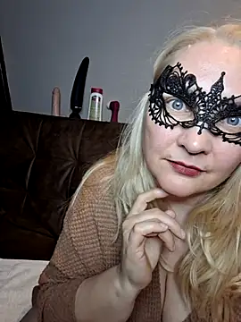 Snapshot of MaskedQueen77 chatting on May 2026 06:37:01 PM MaskedQueen77 online show from May 2026 06:37:01 PM