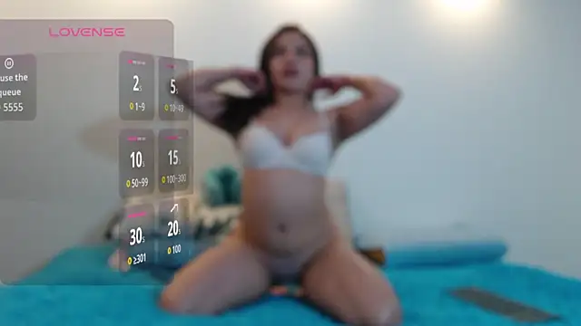 Snapshot of RaivenMoon_ chatting on February 2026 05:04:01 AM RaivenMoon online show from February 2026 05:04:01 AM