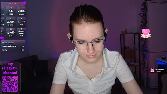Snapshot of PetralPrime chatting on April 2026 05:10:02 PM PetralPrime online show from April 2026 05:10:02 PM