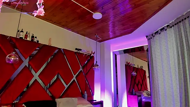 Lucia 24x online show from March 2026 12:12:01 PM