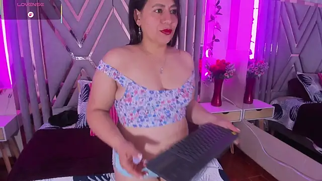Snapshot of adri_rivera chatting on May 2026 08:17:01 PM adri rivera online show from May 2026 08:17:01 PM