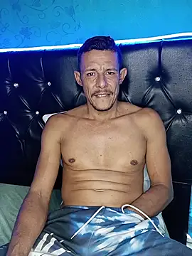 juanmaur22 online show from February 2026 12:18:02 AM