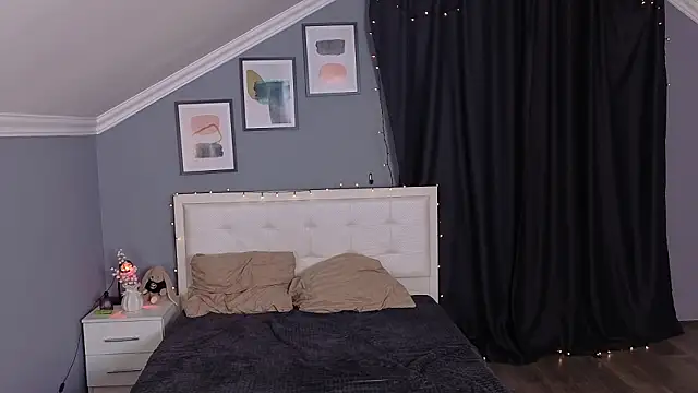 Naomi Demio online show from March 2026 10:10:01 AM