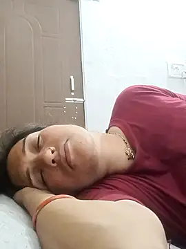 Cute-karisma1234 online show from February 2026 09:15:02 PM