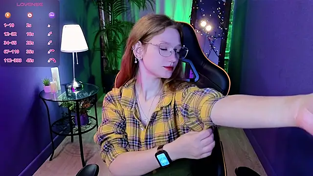 Snapshot of Your_lilith_ chatting on May 2026 06:00:01 AM Your lilith online show from May 2026 06:00:01 AM