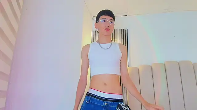 Snapshot of lian_cameron chatting on April 2026 03:54:02 AM lian cameron online show from April 2026 03:54:02 AM