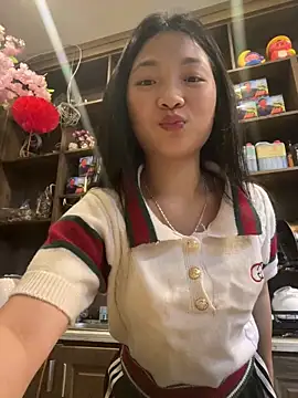 Snapshot of Lyn-be99 chatting on May 2026 02:12:01 PM Lyn-be99 online show from May 2026 02:12:01 PM