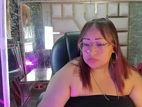 Snapshot of Shara_Oz chatting on February 2026 02:45:02 AM Shara Oz online show from February 2026 02:45:02 AM