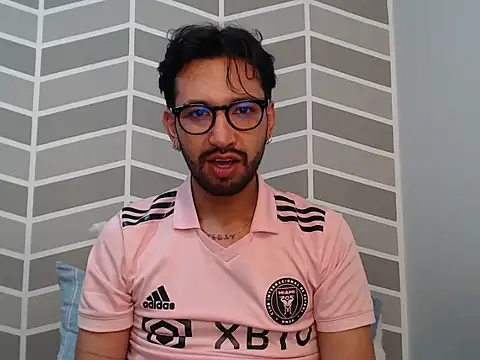 thomass1018 online show from May 2026 05:36:02 AM
