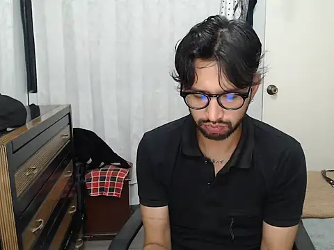thomass1018 online show from May 2026 04:43:02 AM