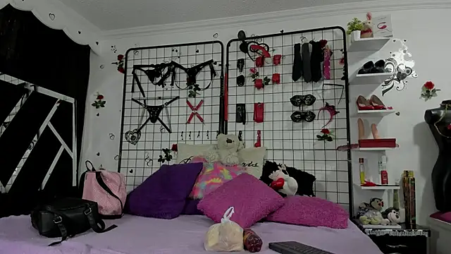 playful-girls online show from February 2026 01:20:01 PM