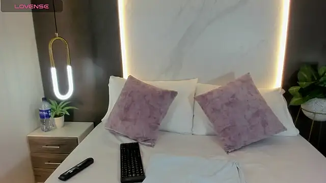 Snapshot of valeryn__rosse chatting on February 2026 03:26:01 AM valeryn rosse online show from February 2026 03:26:01 AM