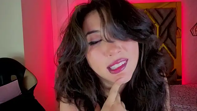 Snapshot of Luvienne chatting on February 2026 07:28:01 PM Luvienne online show from February 2026 07:28:01 PM