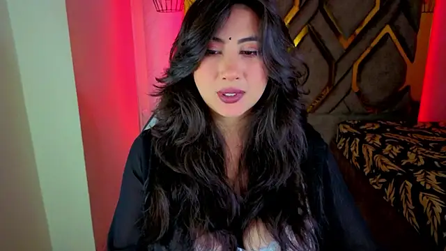 Snapshot of Luvienne chatting on February 2026 07:37:02 PM Luvienne online show from February 2026 07:37:02 PM