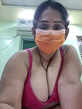 diyam4002 online show from February 2026 07:54:01 PM