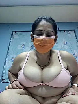 diyam4002 online show from February 2026 12:56:02 PM