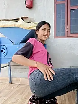 Snapshot of Hoa-tuylip chatting on May 2026 10:50:03 PM Hoa-tuylip online show from May 2026 10:50:03 PM